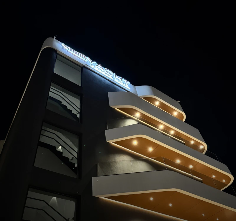 Yacht Premium Hotel