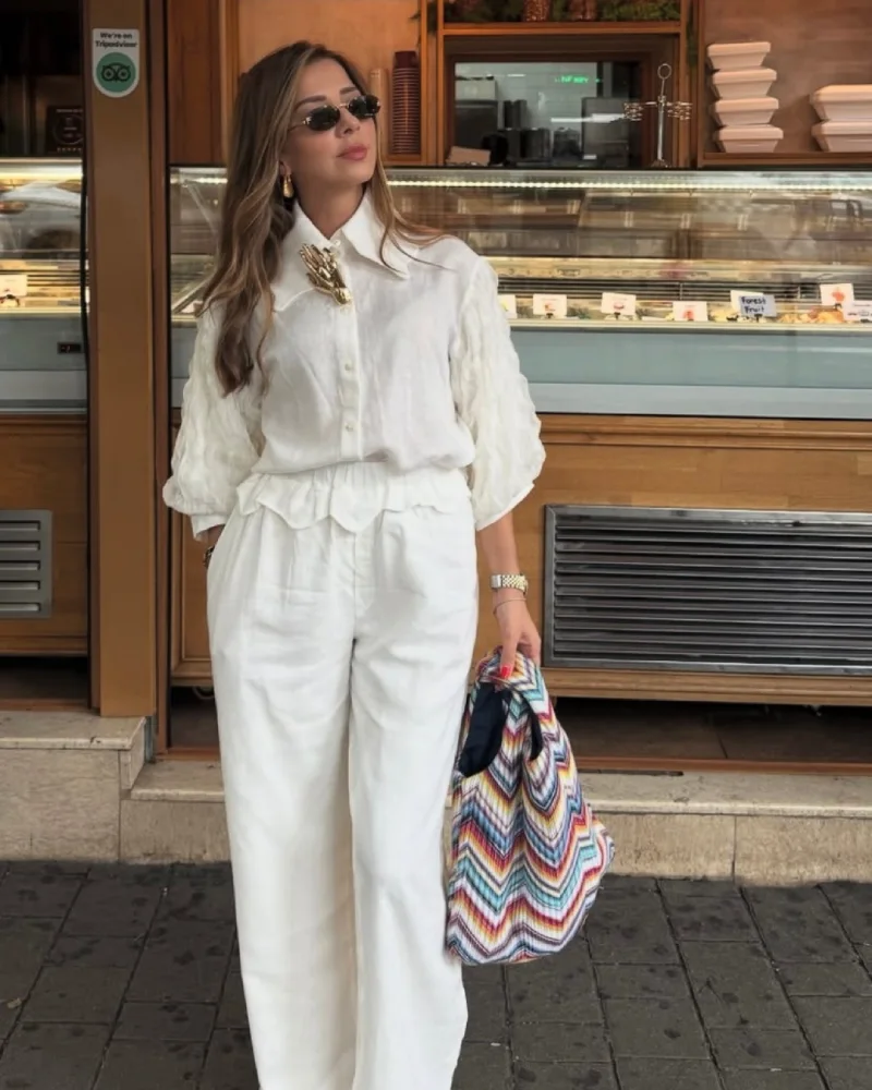 THE COLOR STATEMENT Ngjyrat q_ po dominojn_ feed-et ne figurat influencuese shqiptare (14)