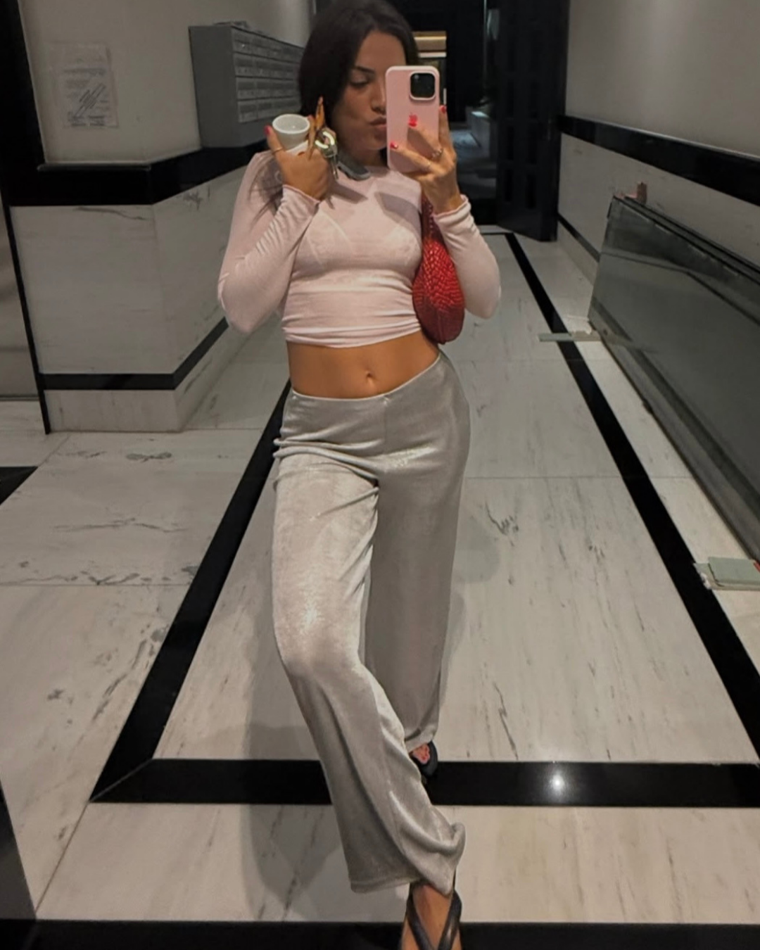 THE COLOR STATEMENT Ngjyrat që po dominojnë feed-et ne figurat influencuese shqiptare (15)