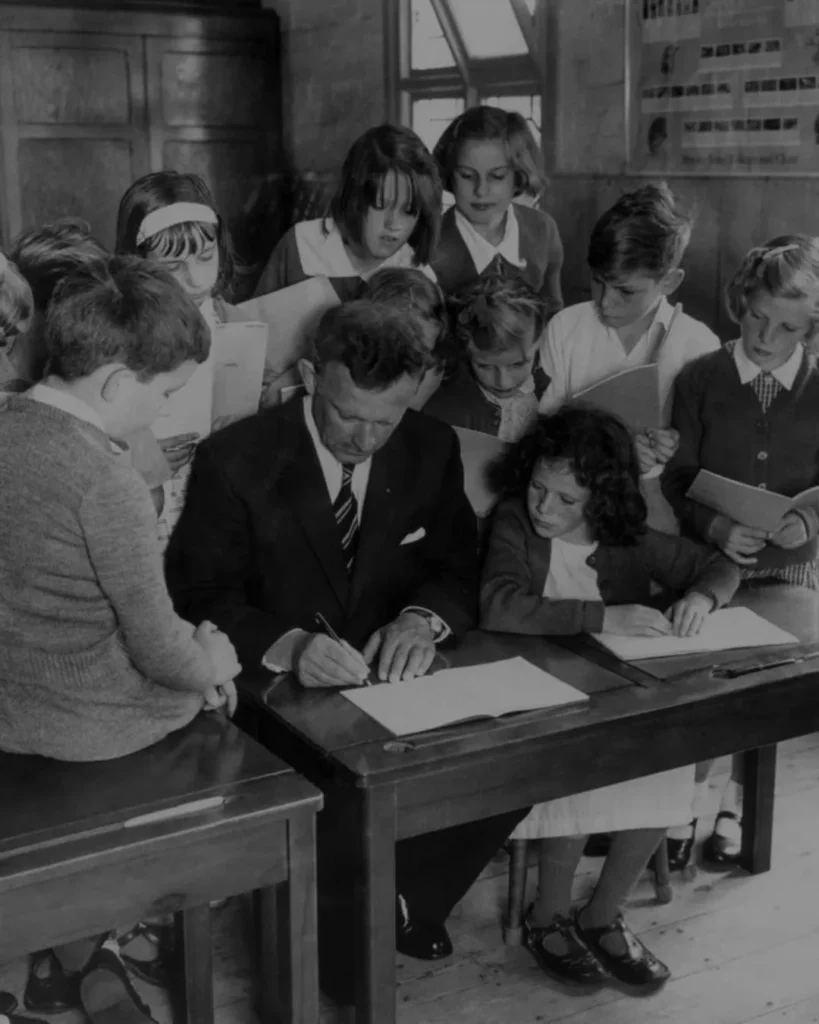 Shprehje per diten e mesuesve